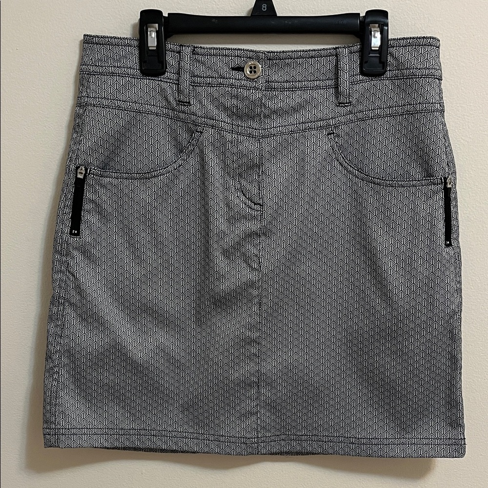 NVO By Lanctot Chic Black Gray Pattern Skort Skirt Pockets Zippers Golf size 2